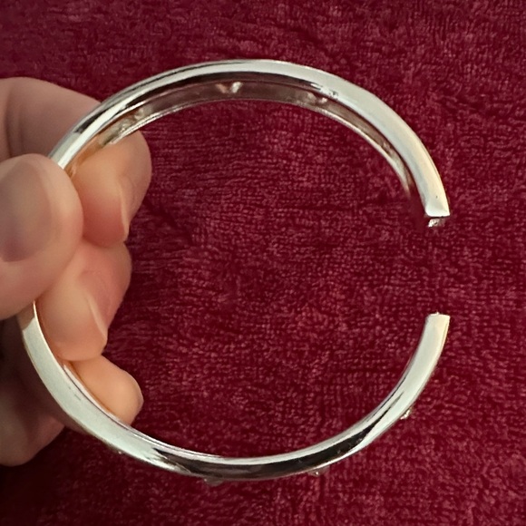 Elegant Silver Bracelet with Crystal Accents - Picture 2 of 3